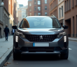 Peugeot Rifter hybride stationné en ville en journée