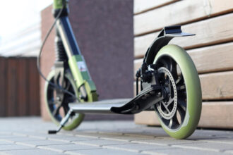 Trottinette électrique : rouler sans assurance, un risque bien plus lourd qu'on ne le pense